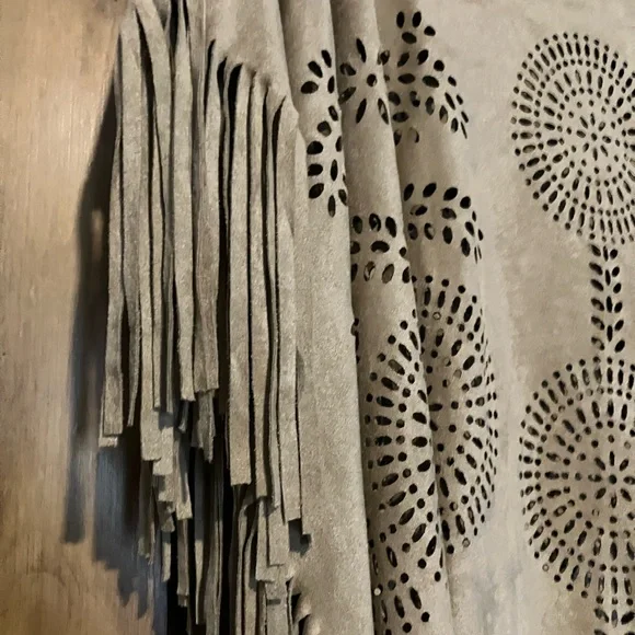 Women's Faux Suede Laser Cut Out Design With Fringe Poncho Beige One Size - Picture 2 of 5